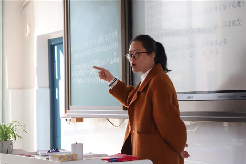 堅定信仰，立德樹人